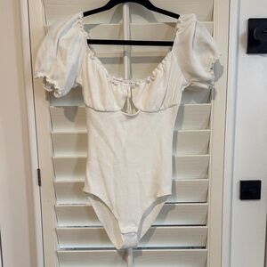 NWOT White Topshop Cutout Puff Sleeve Bodysuit